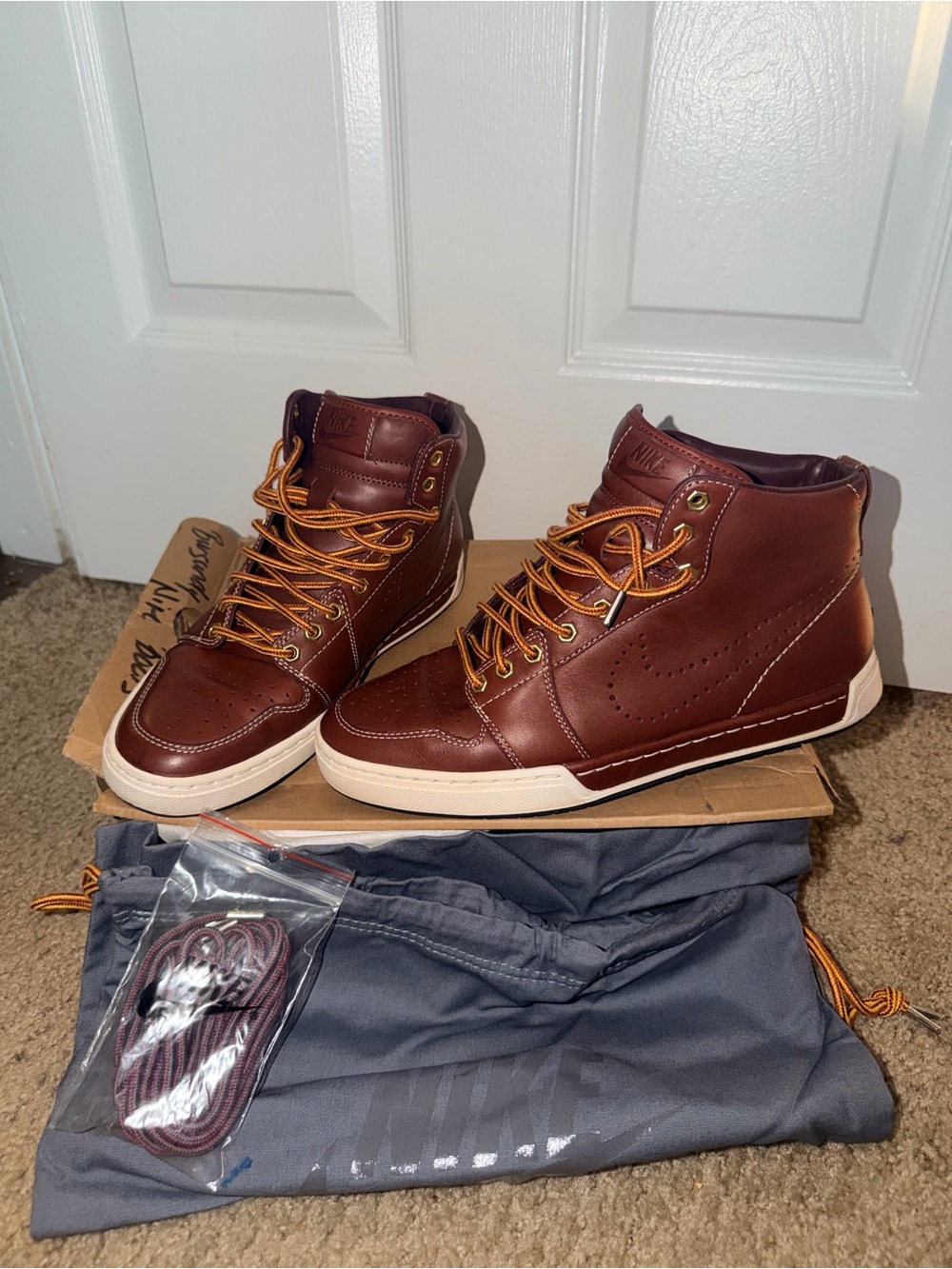 RARE Nike Air Royal Mid QS Workboot Wine/Deep Burgundy – Men’s Size 8